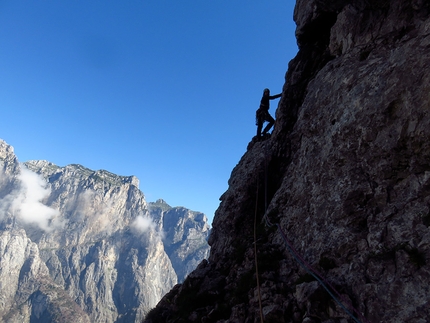 Spiz della Lastia, Pale di San Lucano, Dolomiti - Durante l'apertura di Futuro Incerto, Spiz della Lastia, Pale di San Lucano, Dolomiti (Lorenzo Corso, Diego Toigo, Luca Vallata 18-19/08/2019)