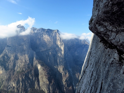 Spiz della Lastia, Pale di San Lucano, Dolomiti - Durante l'apertura di Futuro Incerto, Spiz della Lastia, Pale di San Lucano, Dolomiti (Lorenzo Corso, Diego Toigo, Luca Vallata 18-19/08/2019)