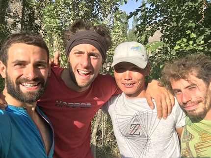 Kirghizistan arrampicata, Dimitri Anghileri, Mirco Grasso, Matteo Motta - Kirghizistan 2019: Matteo Motta, Dimitri Anghileri, il cuoco Ali e Mirco Grasso