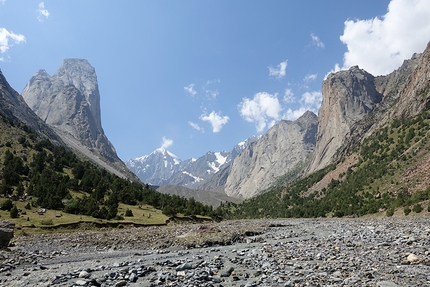 Kirghizistan arrampicata, Dimitri Anghileri, Mirco Grasso, Matteo Motta - La valle Kara-Su in Kirghizistan