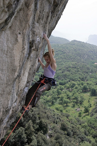 Arrampicata: Angela Eiter sale Claudio Caffé 8c+