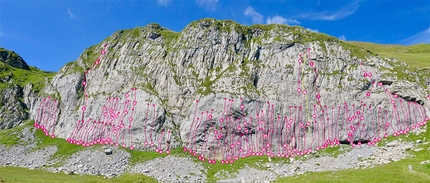 Avostanis - La falesia di Avostanis. Con 120 monotiri e qualche via di più tiri è adatta ad arrampicatori di ogni livello che vogliono cimentarsi dal grado 4b al 8b. 