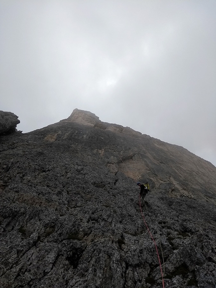 Pale di San Martino Dolomiti, Stefano Menegardi, Stefano Piatti - Pale di San Martino: in discesa dalla Via Cinco Largos al Campanile Negrelli (Stefano Menegardi, Stefano Piatti)