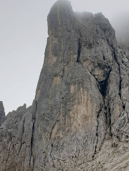 Pale di San Martino Dolomiti, Stefano Menegardi, Stefano Piatti - Il tracciato di Via Cinco Largos al Campanile Negrelli, Pale di San Martino, Dolomiti (Stefano Menegardi, Stefano Piatti)