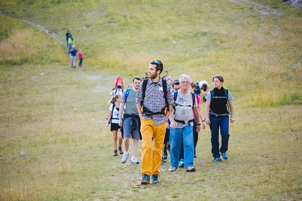 Orme Festival dei Sentieri - Orme, il Festival dei Sentieri a Fai della Paganella. ORME è un progetto dedicato al camminare, alla scoperta della natura a passo lento, ma anche alla cultura e alle emozioni che spesso fioriscono proprio quando ci si allontana dalla frenesia della nostra vita e si trova il ritmo nel proprio passo.