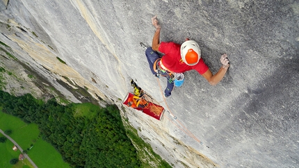 Cédric Lachat, Lauterbrunnental - Cédric Lachat assicurato da Tobias Suter su Fly (550m, 8c)sulla cima Staldeflue, Lauterbrunnental, Svizzera. Il climber svizzero ha effettuato la prima ripetizione, e prima libera in giornata, di questa difficilissima via di più tiri