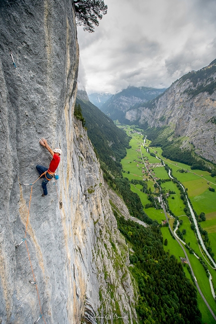 Cédric Lachat, Lauterbrunnental - Cédric Lachat and Tobias Suter repeating Fly up Staldeflue, Lauterbrunnental, Switzerland