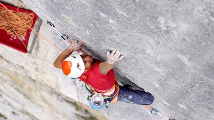 Cédric Lachat climbing Fly in Lauterbrunnental, Switzerland