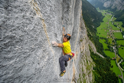 Cédric Lachat, Lauterbrunnental - Tobias Suter repeating Fly up Staldeflue, Lauterbrunnental, Switzerland