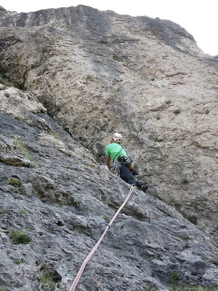 Torre Cecilia, Grigna Meridionale - Il terzo tiro di Via Fahrenheit 451 alla Torre Cecilia in Grignetta (Saverio De Toffol, Jorge Palacios e Fabio Milanesi)