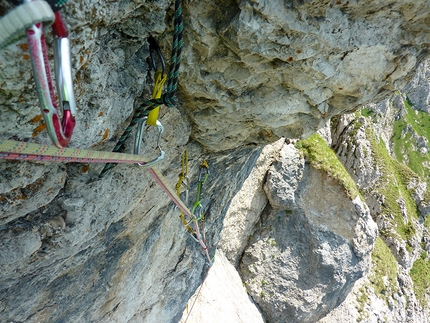 Torre Cecilia, Grigna Meridionale - Strapiombo del quinto tiro di Via Fahrenheit 451 alla Torre Cecilia in Grignetta (Saverio De Toffol, Jorge Palacios e Fabio Milanesi)