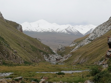 Kyrgyzstan trekking, Tian Shan - Trekking in Tian Shan, Kyrgyzstan: Canyon finale verso Echilitash