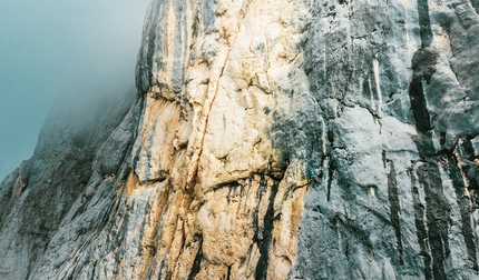 Marmolada Dolomiti - Nicolò Geremia e Mirco Grasso sulla loro Chiaroveggenza, parete sud della Marmolada, Dolomiti