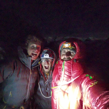 Bhagirathi IV - Luca Schiera, Matteo De Zaiacomo e Matteo Della Bordella in cima al Bhagirathi IV (6193m) nel Himalaya Indiano dopo aver salito l’inviolata parete ovest 
