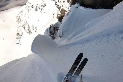 Patagonia skiing, Christophe Henry - Colmillo Del Diablo in Patagonia, first ski descent of Psyco Colmillo (Christophe Henry, Juan Señoret 17/09/2019)