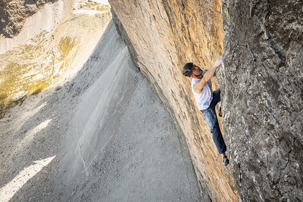 Dani Arnold - Dani Arnold climbing the classic Comici - Dimai route up Cima Grande di Lavaredo, Tre Cime di Lavaredo, Dolomites, in 46 minutes and 30 seconds. First ascended by Emilio Comici, Giovanni & Angelo Dimai in 1933, the Comici is the absolute classic example of rock climbing in the Dolomites.