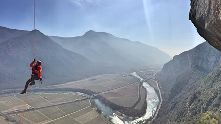 Andrea Simonini - Giacomo Tonoli su Vuoto Cosmico, Scoglio dei Ciclopi (Monte Cimo, Val d'Adige