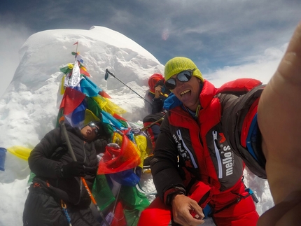 Manaslu - Andreas Steindl, Francesco Ratti e Emrik Favre in cima al Manaslu