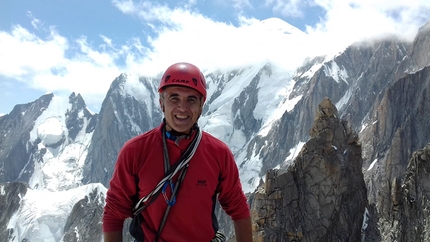 Dal Grand Capucin al Rocciamelone - Maurizio Rossetto in vetta al Grand Capucin (massiccio del Monte Bianco) dopo aver salito Voyage selon Gulliver insieme a Arnaud Clavel