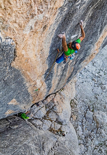 Rolando Larcher - Rolando Larcher climbing Dolmen, Pilastro Menhir, Meisules dla Biesces (Sella group), Dolomites