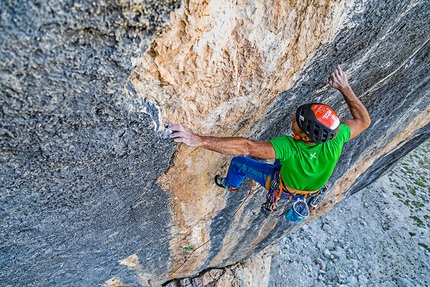 Rolando Larcher - Rolando Larcher climbing Dolmen, Pilastro Menhir, Meisules dla Biesces (Sella group), Dolomites