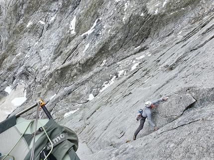 Pizzo Badile - Pizzo Badile: Marcel Schenk climbing pitch 8 of Free Nardella