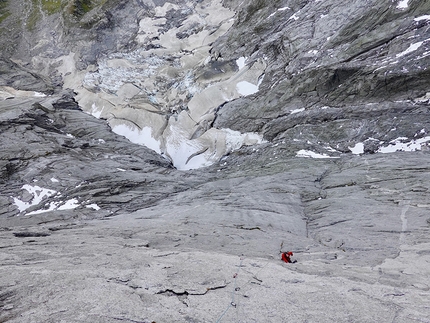 Pizzo Badile - Pizzo Badile: David Hefti sul nono tiro di Free Nardella