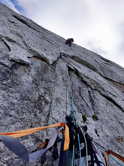 Pizzo Badile - Pizzo Badile: David Hefti climbing pitch 10 of Free Nardella