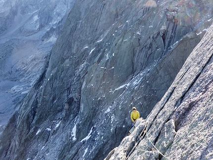 Pizzo Badile - Pizzo Badile Free Nardella: David Hefti in sosta, tiro 12