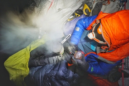 Koyo Zom, Tom Livingstone, Ally Swinton - Koyo Zom, Pakistan: first ascent of west face by Tom Livingstone e Ally Swinton