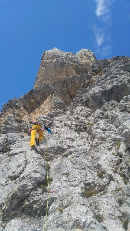 Pupo di Lozzo, Pupo di Baion, Marmarole, Dolomiti - Gianmario Meneghin in apertura su Tra-Monti di Mare, Pupo di Lozzo, Marmarole, Dolomiti