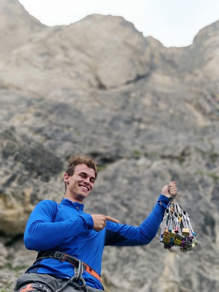 Via Casarotto, Roda di Vael, Catinaccio - Via Casarotto alla Roda di Vael, Catinaccio, Dolomiti: Giulio Diener con i nuts sotto la via