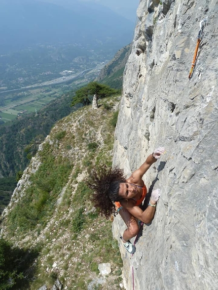 Cateissard, Valle di Susa - Wafaa Amer climbing Cedere con fermezza 7b+ at Cateissard 