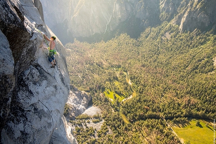 The Nose Speed El Capitan, Yosemite - Tommy Caldwell in cima a The Nose su El Capitan, Yosemite, durante la salita record con Alex Honnold il 06/06/2018