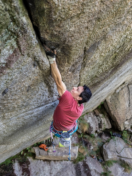 Michele Caminati, Greenspit, Valle Orco - Michele Caminati climbing Greenspit in Valle dell'Orco, Italy