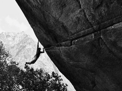 Michele Caminati, Greenspit, Valle Orco - Michele Caminati climbing Greenspit in Valle dell'Orco, Italy