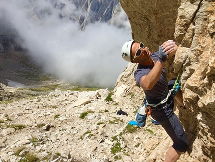 Gran Sasso, Corno Piccolo, Fiamme di Pietra, Riccardo Quaranta - Gran Sasso: arrampicata trad alle Fiamme di Pietra del Corno Piccolo