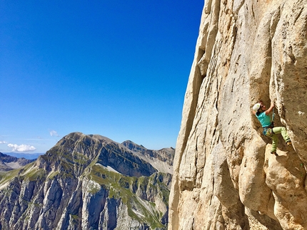 Gran Sasso, Corno Piccolo, Fiamme di Pietra, Riccardo Quaranta - Gran Sasso: arrampicata trad alle Fiamme di Pietra del Corno Piccolo