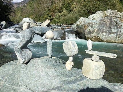 Altro Festival Valmalenco 2019 - Altr(r)o Festival Valmalenco: stone balance di Andrea Mei al fiume Mallero