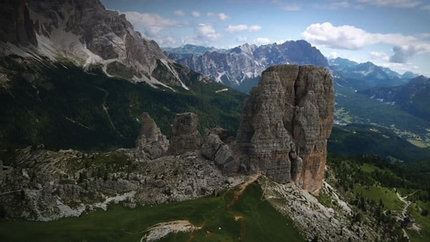 Rosso 70 - Storie e memorie di 70 anni di alpinismo degli Scoiattoli di Cortina - Cinque Torri, Dolomites