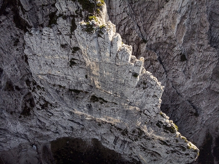 Cima Nord dei Ferùch, Monti del Sole, Dolomiti Bellunesi - Dolce Attesa sulla Cima Nord dei Ferùch, Monti del Sole, Dolomiti Bellunesi: prima ripetizione e prima libera di Mirco Grasso e Santi Padros