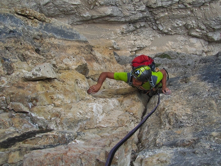 Sciliar Dolomiti, - Maurizio Giordani durante l'apertura di Bocca del leone alla Punta Euringer sullo Sciliar