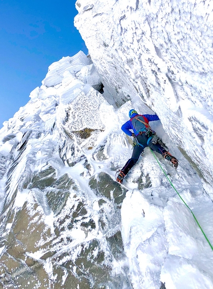 Grand Flambeau Mont Blanc, Ezio Marlier - Ezio Marlier on Grand Flambeau (Mont Blanc) making the first ascent of Cuori di ghiaccio with Sergio Fiorenzano