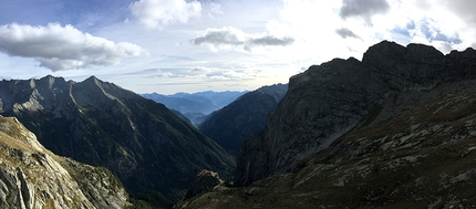 Val di Mello, Escudo del Qualido, Caterina Bassi, Martino Quintavalla - Val di Mello: panorama sulla Val Qualido durante l'apertura di El despertador fotonico all'Escudo del Qualido (Caterina Bassi, Martino Quintavalla 10/2019)