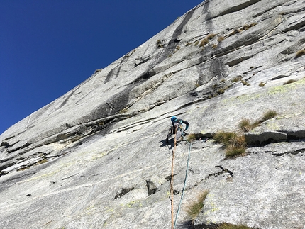 Val di Mello climbing: new Escudo del Qualido route by Caterina Bassi, Martino Quintavalla