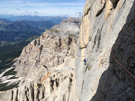 Tobias Engl, Florian Huber establish Dolasilla up Lavarella in the Dolomites