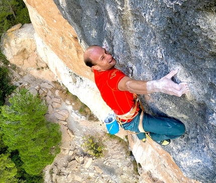 Cédric Lachat, La Rambla, Spagna - Cédric Lachat climbing La Rambla 9a+ at Siurana in Spain