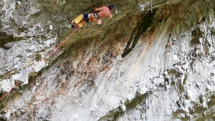 Sandro Neri 8c per i suoi 40 anni di arrampicata