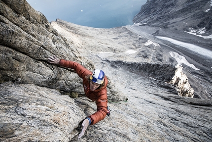 Stefan Glowacz & Team climb new Greenland Grundtvigskirken route by fair means