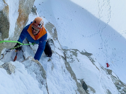 Grand Flambeau Monte Bianco, Ezio Marlier - Luigi Santini sul Grand Flambeau (Monte Bianco) durante l'apertura di Il Vecio insieme a Ezio Marlier il 01/11/2019